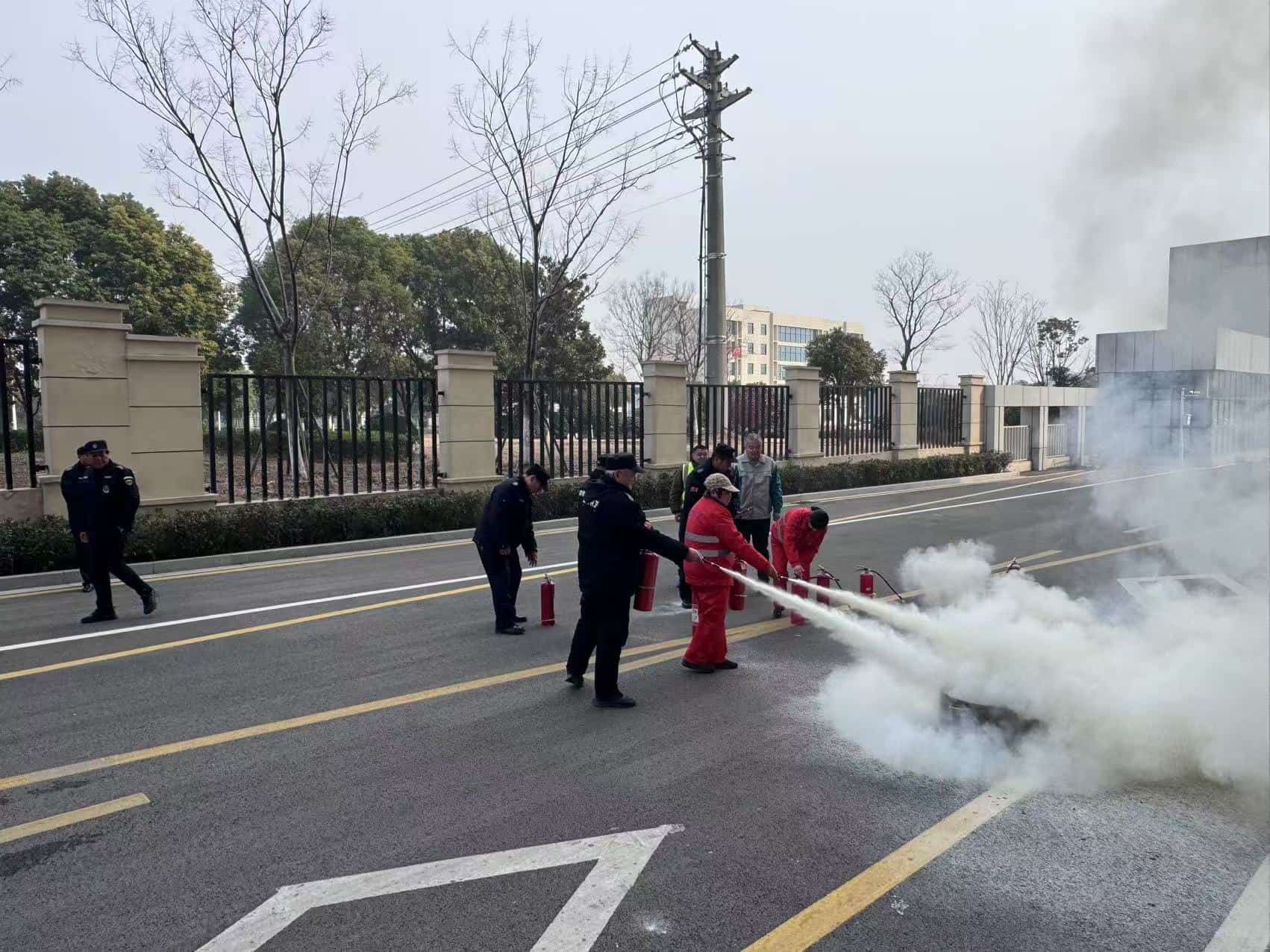 组织各项目进行消防演练